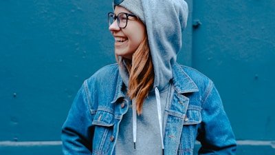 51吃瓜网官网:某女团成员直播互撕现场,场面失控